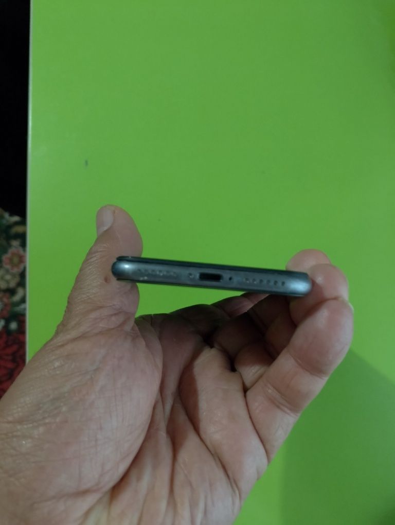 Iphone 8 телефон сотилади.