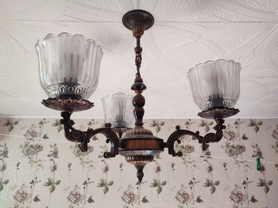 Продам люстру в хорошем состоянии