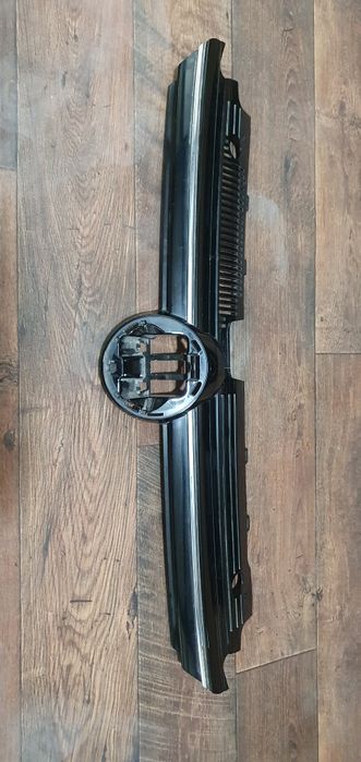 Volkswagen vw Golf 8 grila centrala capota