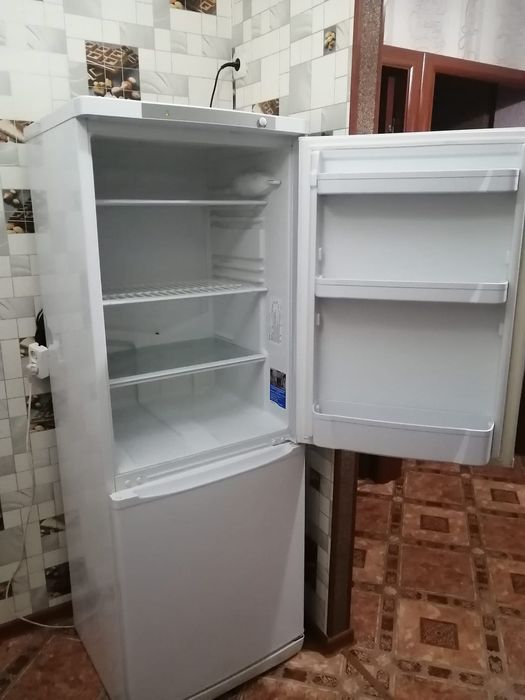 Холодильник рабочий INDESIT