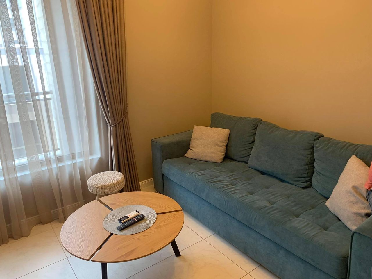 Дава се под наем Двустаен апартамент в Пловдив, Гагарин - 80 кв.м за 450 € - Снимка #2