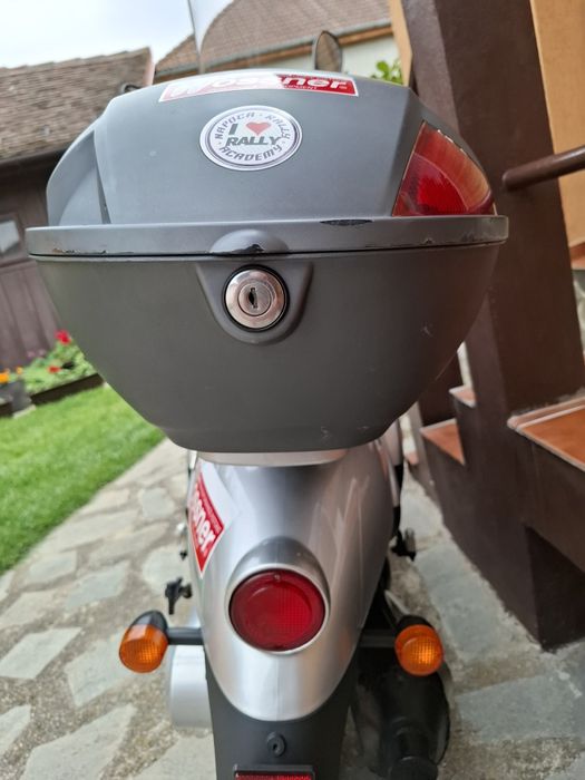 Vand scooter 50 cc ( 80 cc), 2 timpi,  unic propietar, km. 9400,  ITP