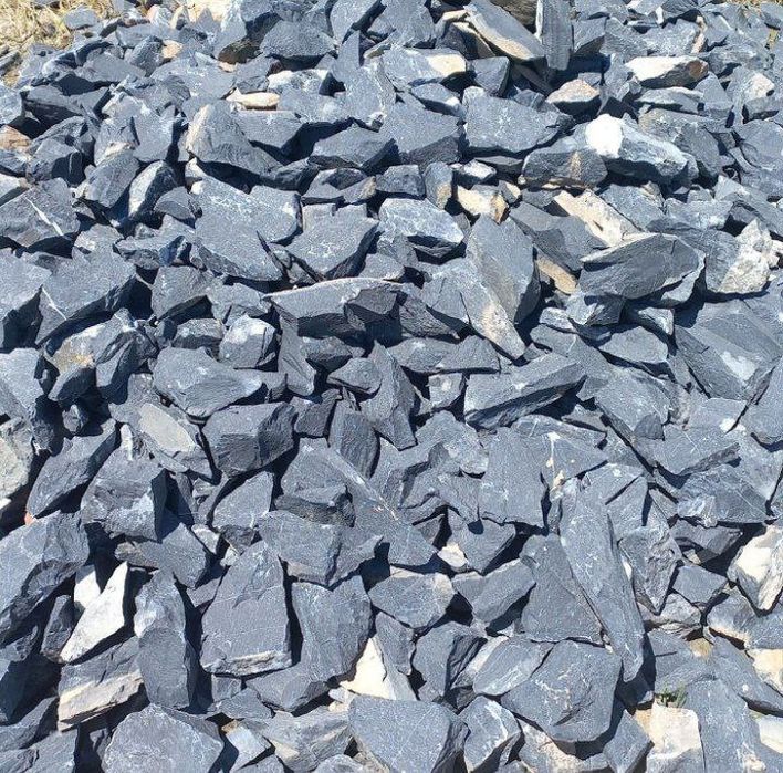 Oq,qora,qizil mramor toshlari va kroshkalarini kelishib sotamiz Tel:93