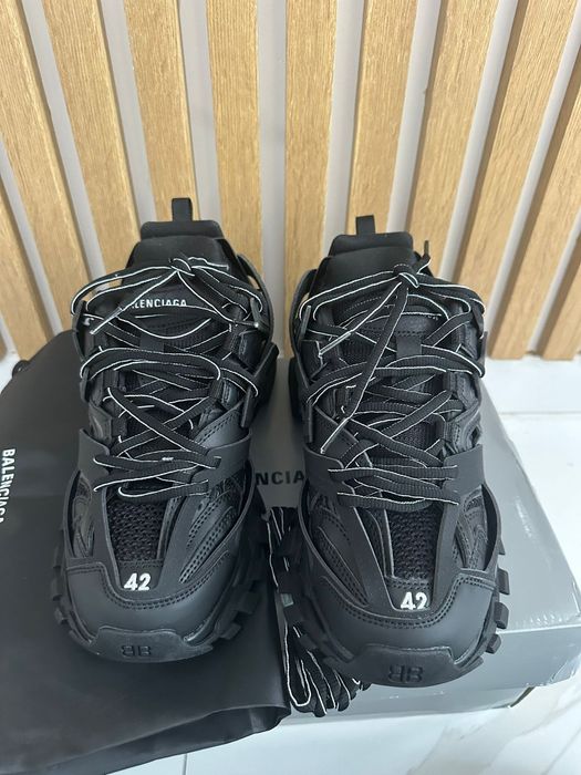 Vand Balenciaga Track negrii