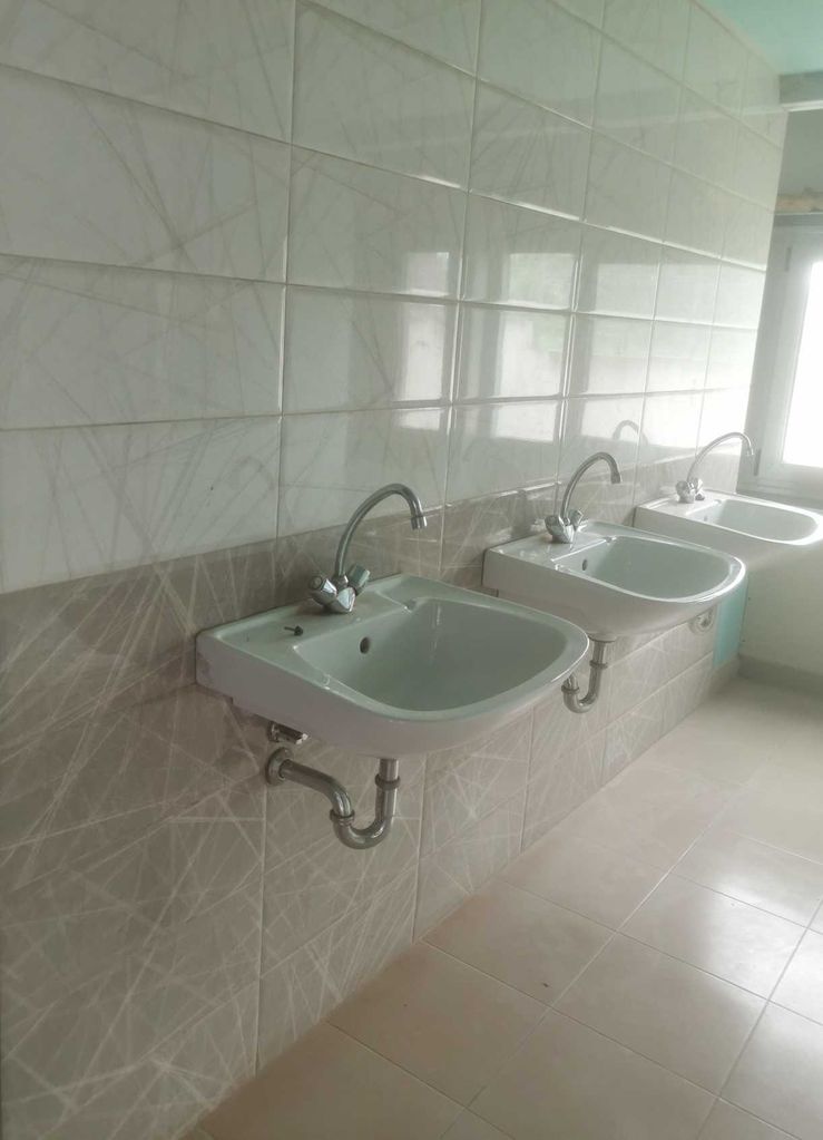 Продава се Промишлена сграда в Ловеч, Широк център - 3556 кв.м за 68 €/кв.м - Снимка #8