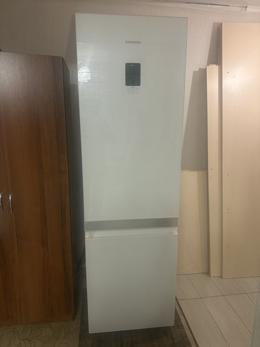 Холодильник Samsung большой двухкамерный