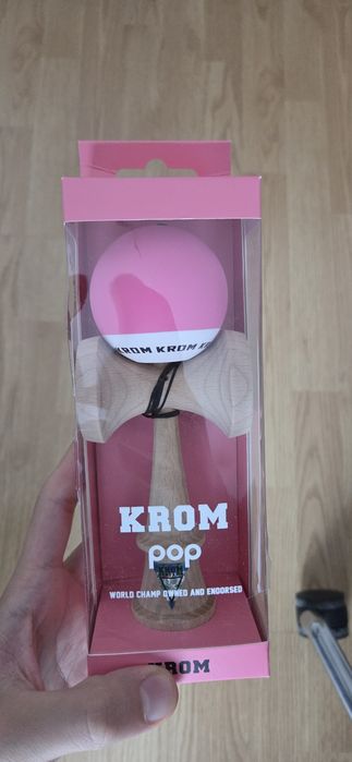 Kendama Krom pop roz noua