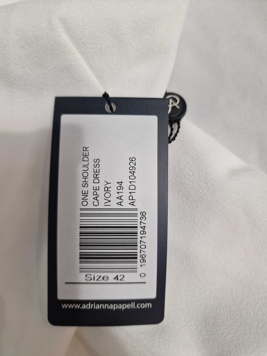 Маркона рокля с един ръкав XL