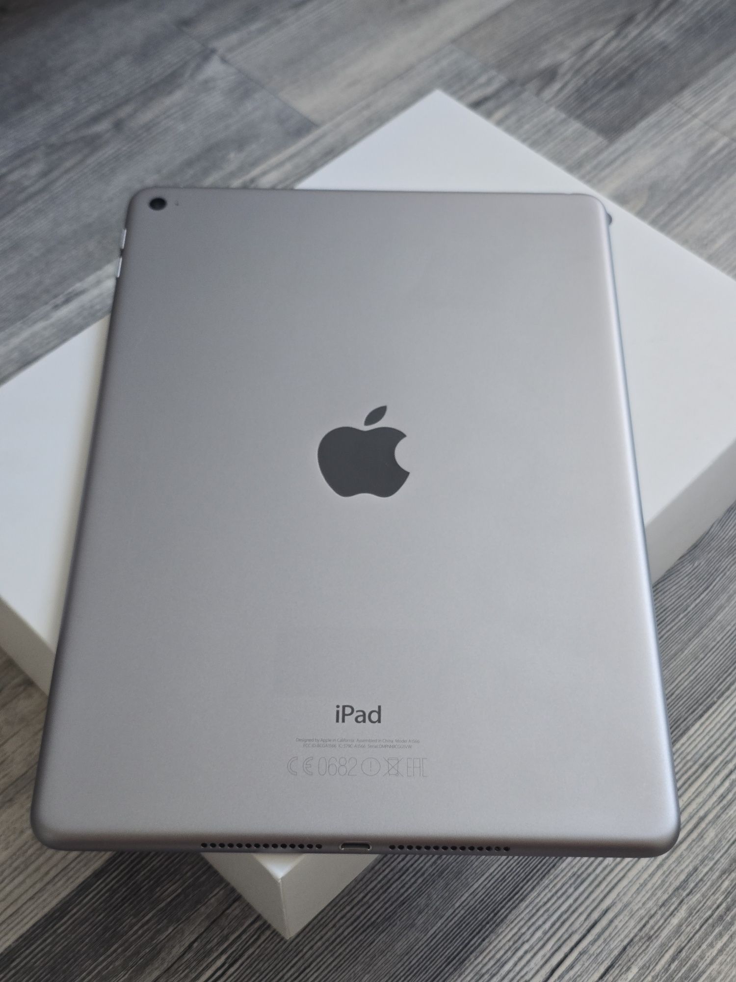 Продавам iPad Air 2