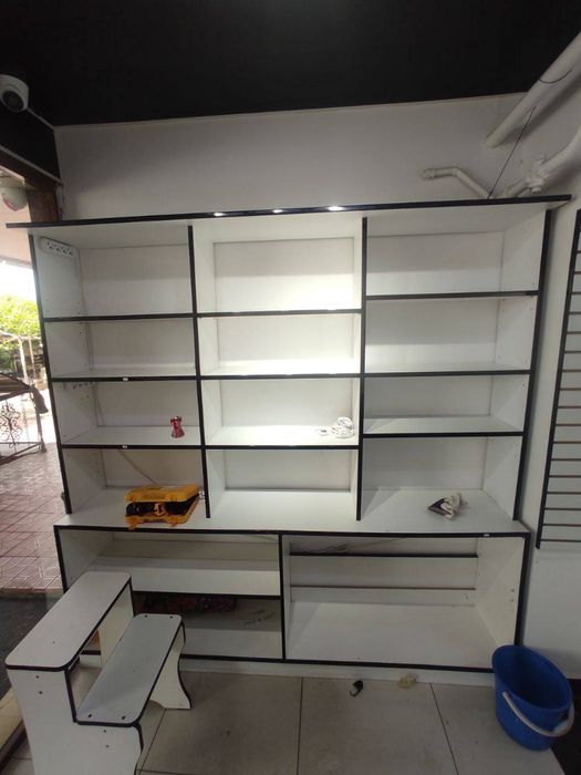 Magazin mebili sotiladi