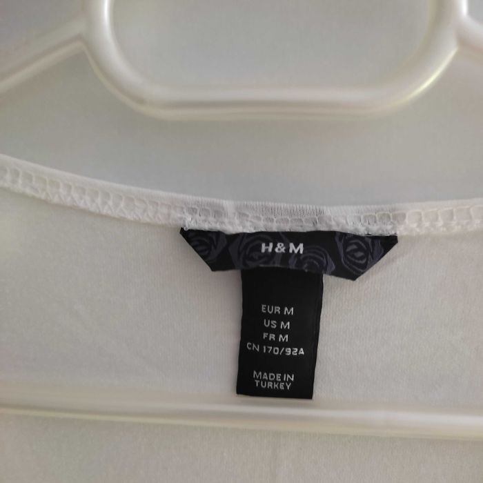 Бял топ H&M от вискоза и еластан