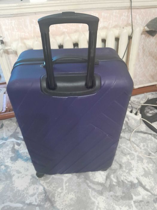 Чемодан Сотилади