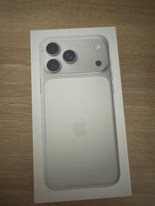 Продам айфон хр в корпусе 17 про