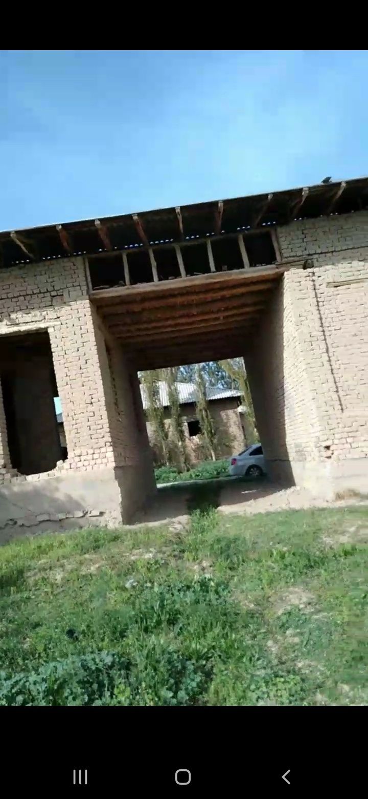 Уй сотилади, янгийул тумани, тинчлик махаллада.
