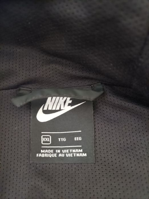 Продавам оригинално яке nike 2xl