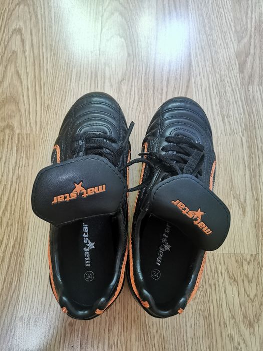 Детски спортни бутонки