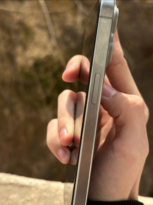 iPhone 15 pro 12/256