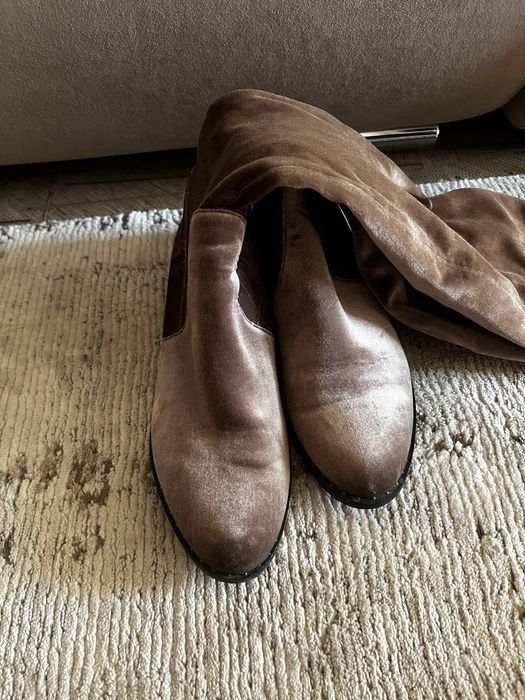 Продаю велюровые сапоги