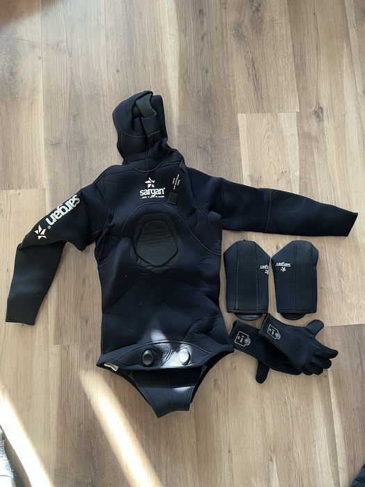 Продам водолазный костюм размер М за 30000 тг