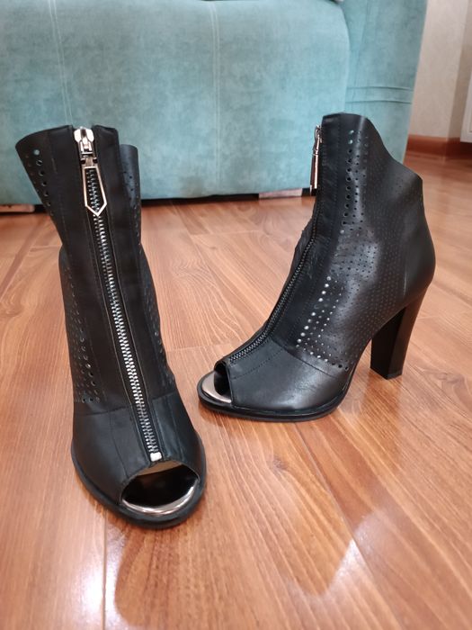 Продам ботильоны женские