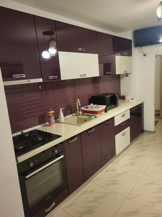 Vând apartament cu 3 camere, zona Anda