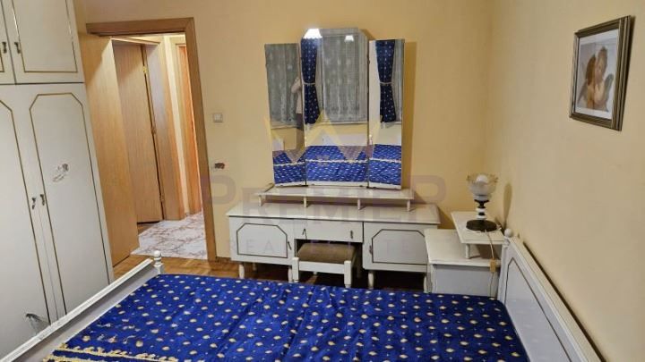 Дава се под наем Тристаен апартамент в Варна, Колхозен пазар - 118 кв.м за 612 € - Снимка #3