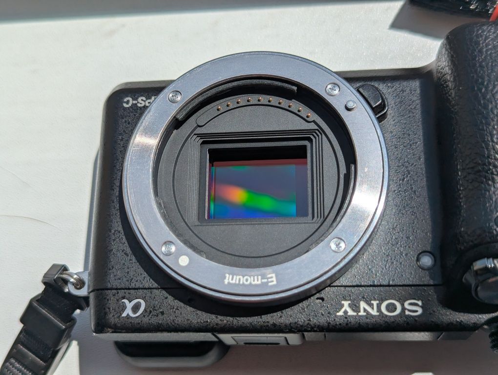 Продавам безогледален Sony NEX-6