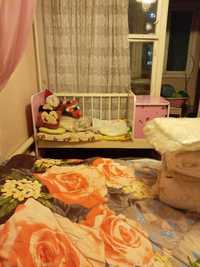 розовый яркий детский кровать