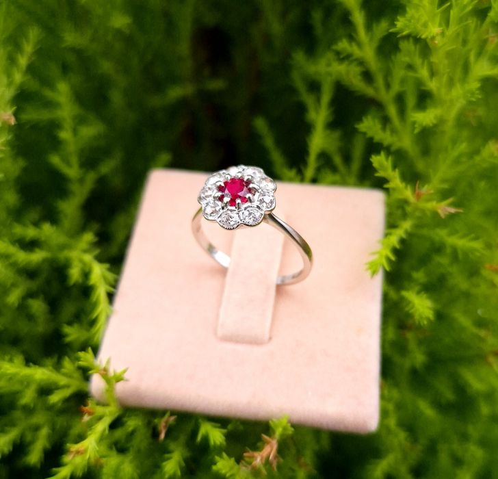 Inel foarte vechi din aur de 18K cu rubin si diamante naturale