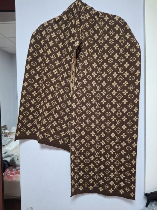 Шалове L Vuitton, Benetton