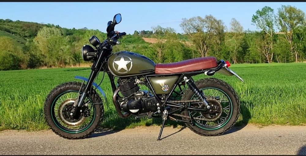 Motocicleta 250 cc motorizare Suzuki