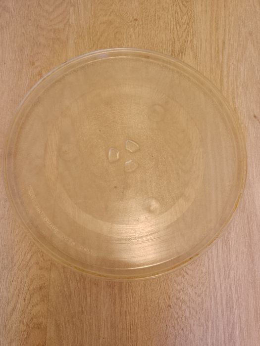 Продавам чиния за микровълнова