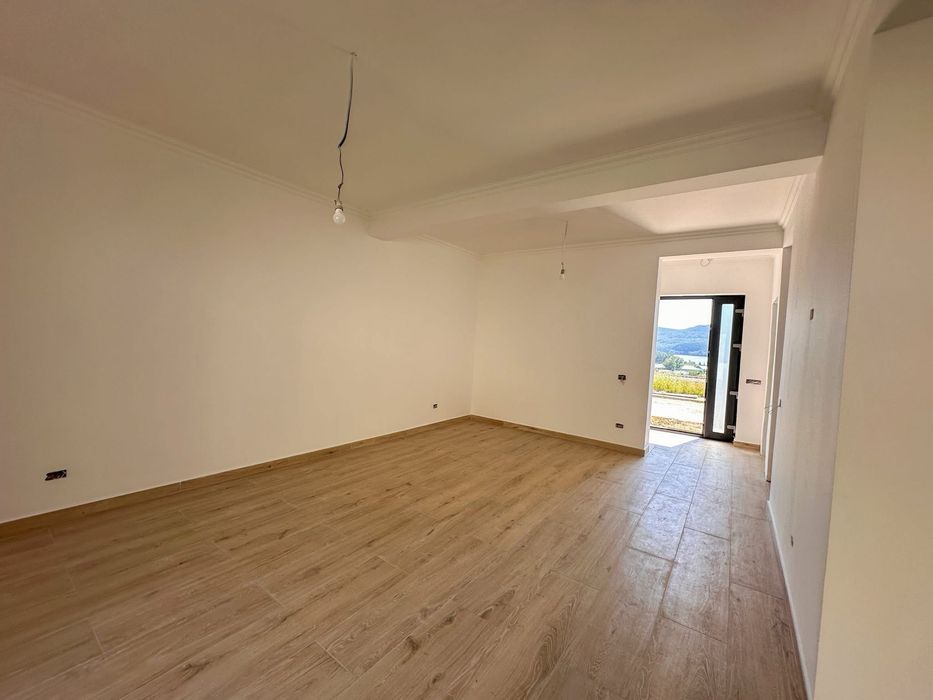 Case de vanzare Rm Valcea/Calea lui Traian Nord/Retail Annabella Nord