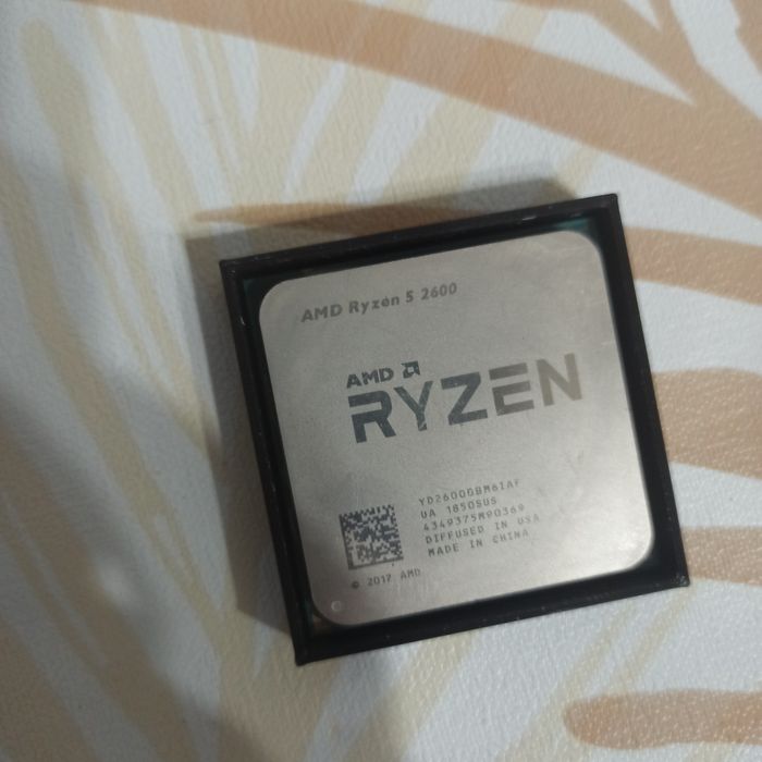 Процесор AMD Ryzen 5 2600 6 ядрен