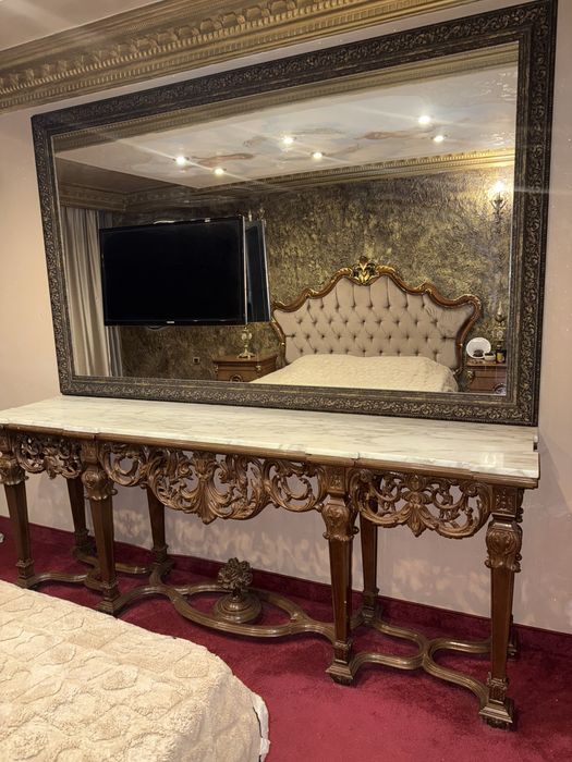 Уникална тоалетка, огледало и телевизор комплект