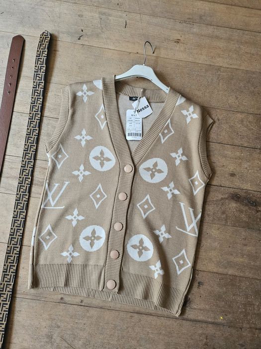 Нови дрехи от затворен магазин