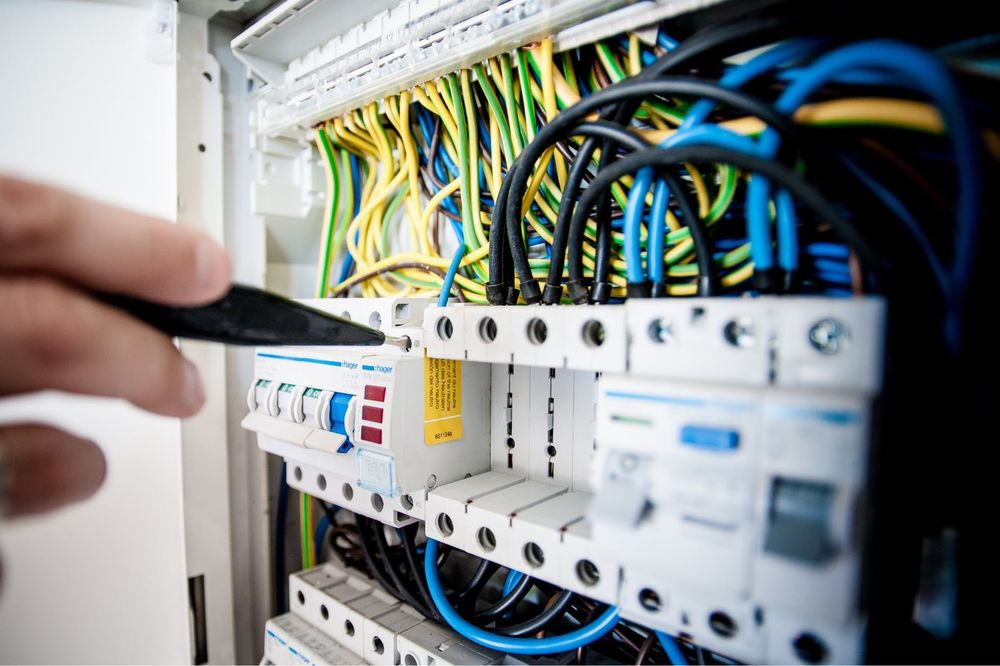 Echipa electricieni deplasare la domiciliu 24 h
