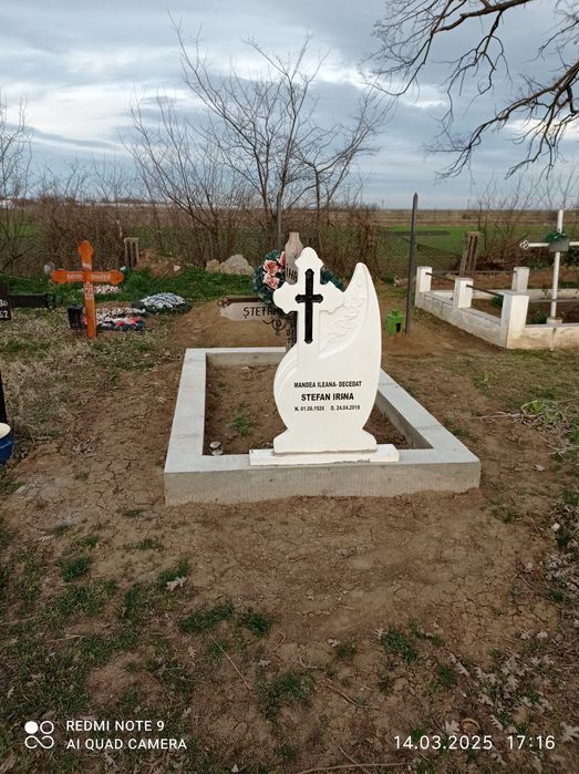 Cruci din praf de marmură și ciment alb