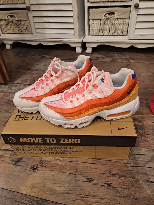 Дамски спортни маратонки .