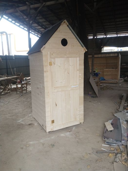 Уличный туалет.Деревянный туалет