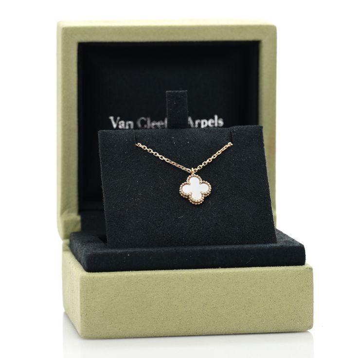 Позлатени колиета sweet Alhambra by Van Cleef & Arpels