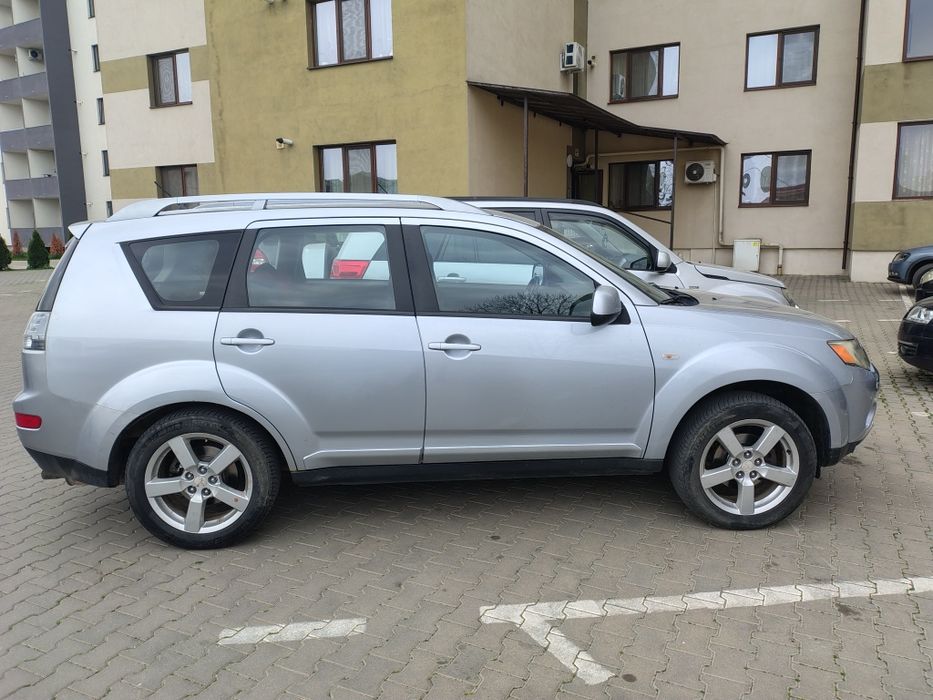 Vând Mitsubishi outlander!