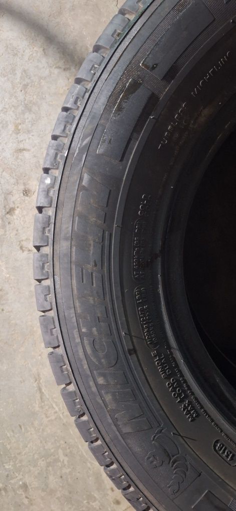 8+mm! 2 бр 225 70 15C Michelin agilis