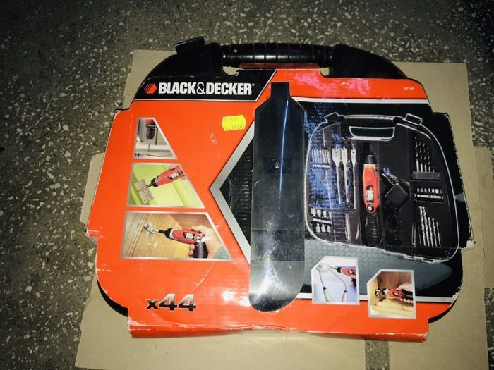 Șurubelnița Black&Decker cu Accumulator și 44 Piese Accesorii Noua