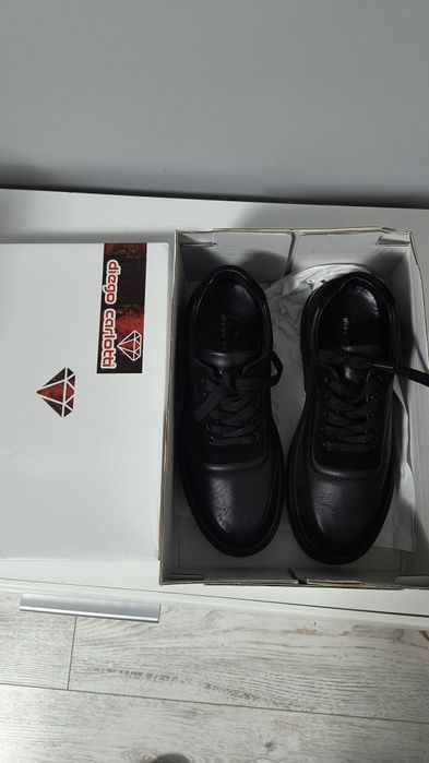 Продавам кожени Дамски обувки