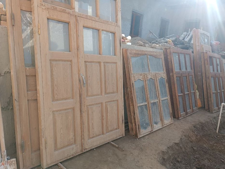 Eshik derazalar sotiladi