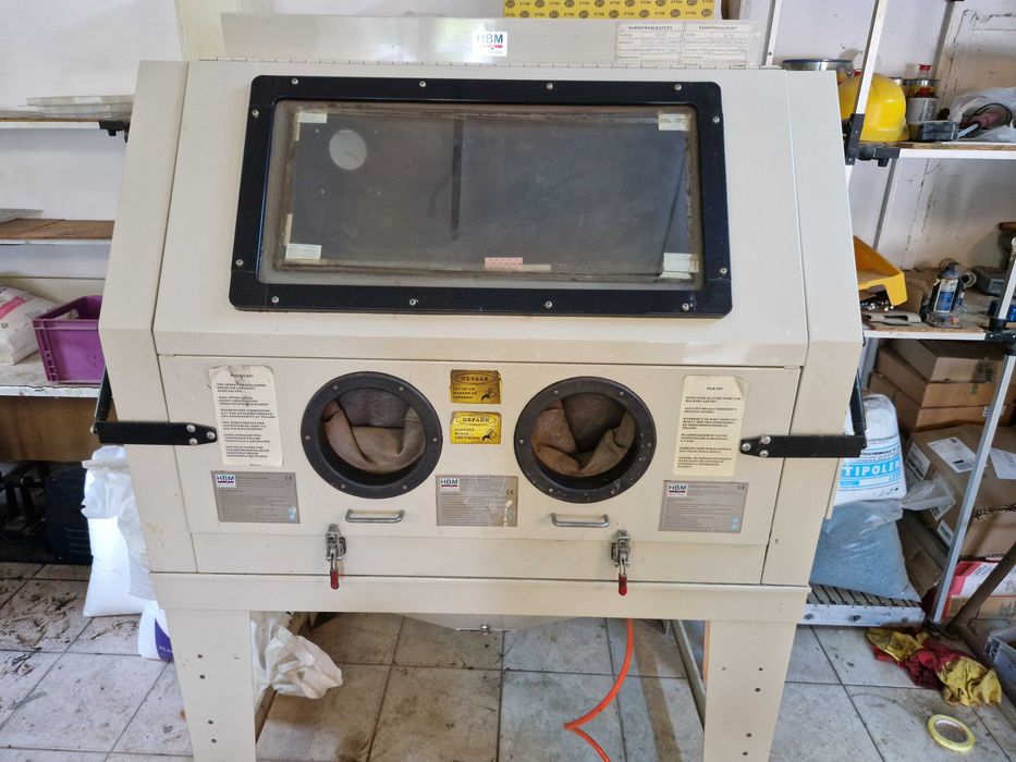 Dulap profesional de sablare cu cabina de 990 litri si aspirator.