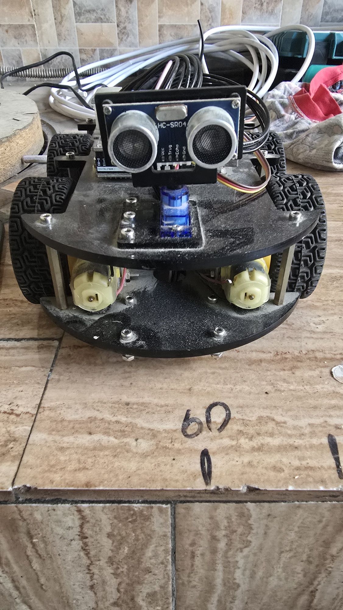машинка робот. arduino .
