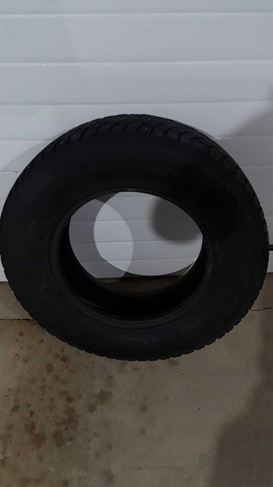 Продам комплект шин зима с шипами 265/65/17