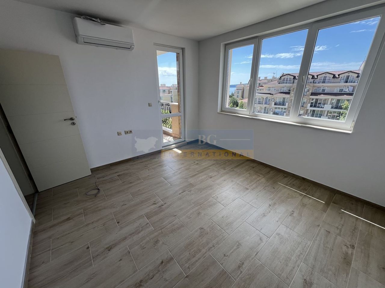 Продава се Двустаен апартамент в Черноморец - 80 кв.м за 1650 €/кв.м - Снимка #9